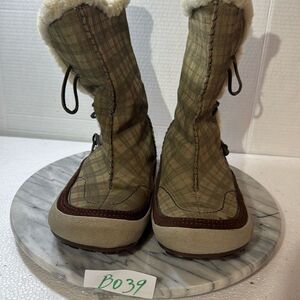 Merrell Spirit Tibet High Sage pre-owned Winter Boots Size 9